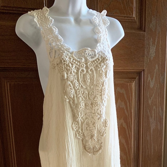 Dress - Picture 2 of 4